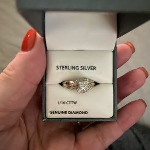 Ladies sterling silver diamond ring